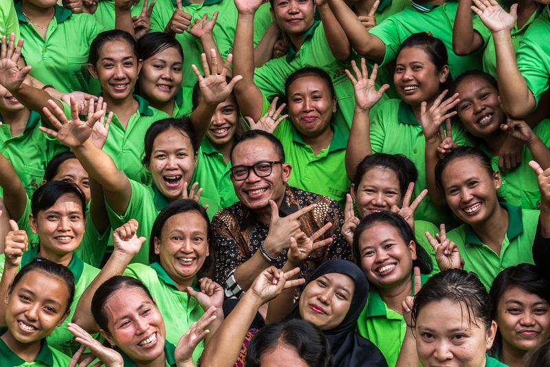 https://cdn.idntimes.com/content-images/post/20180424/antarafoto-menaker-meninjau-blkln-200418-ast-2-884eadd9b4f90cb2f3ca0d70053549ca.jpg
