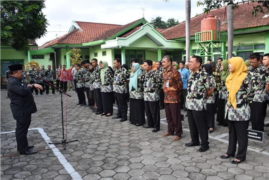 https://cdn.idntimes.com/content-images/post/20170111/antarafoto-sidak-pns-pascaliburan-030117-sis-1-1-88eddb982a9cc9e73a72f5f7743f3f7b.jpg