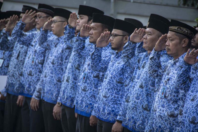 https://cdn.idntimes.com/content-images/post/20170824/antarafoto-upacara-bendera-kantor-imigrasi-170817-aaa-2-a54dabbed853c20fe2c2eeedfcfecf27.jpg