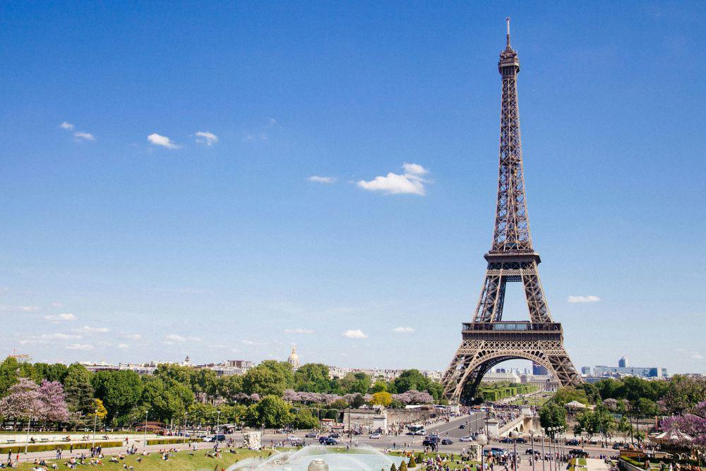 Petani Prancis Gelar Protes, Traktor Padati Paris!