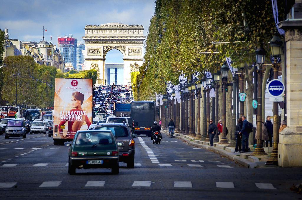 https://cdn.idntimes.com/content-images/post/20180225/avenue-des-champs-elysees-f0fe73a4ef3cb57931ef44f76c6a1a76.jpg