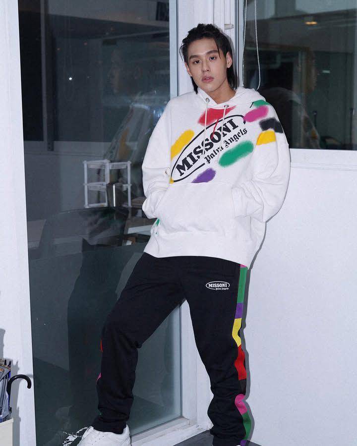 OOTD pakai hoodie ala Billkin Putthipong (instagram.com/bbillkin)