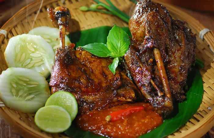 https://cdn.idntimes.com/content-images/post/20170731/bebek-bakar-tokomesin-d0a4d3a9caa21bf5b372245539899197.jpg