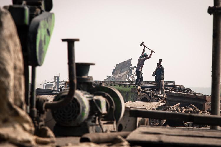 https://cdn.idntimes.com/content-images/post/20161115/bve-shipbreakingbangladesh-5883-aba8668f54a61c64c4df1a572fa0a9d2.jpg