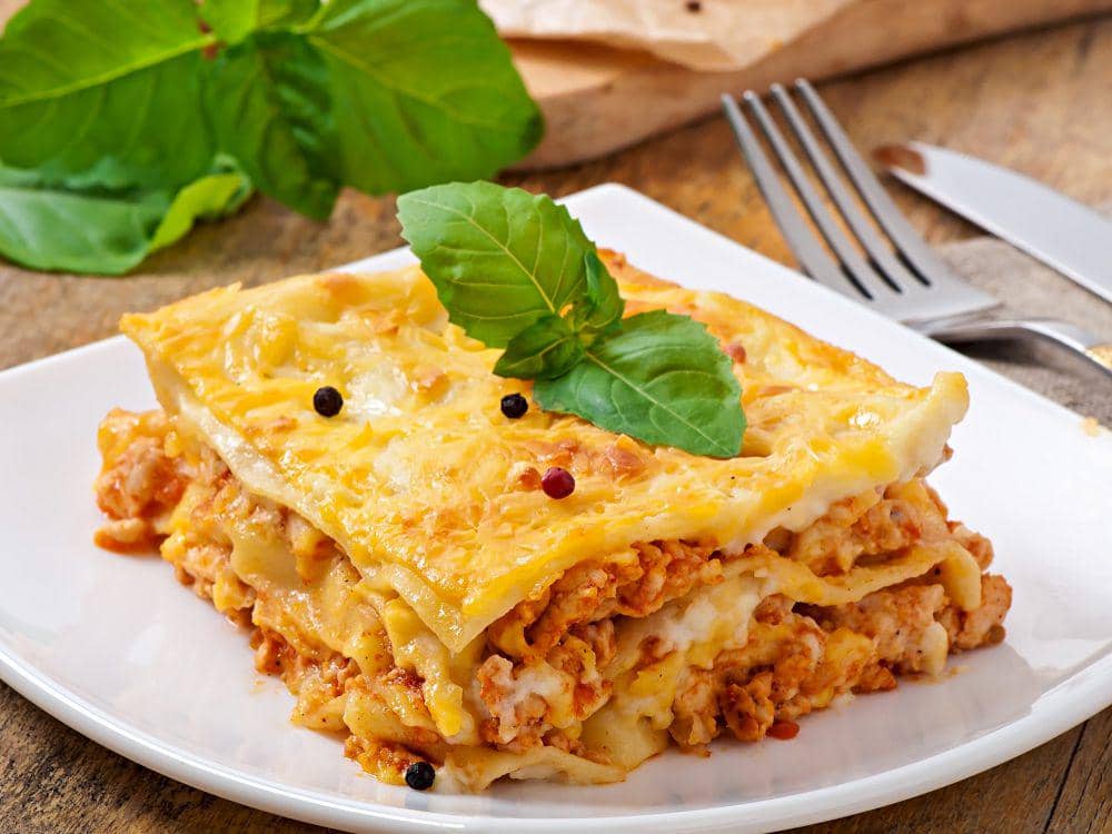 ilustrasi lasagna (freepik.com/Timolina)