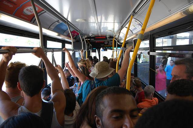 https://cdn.idntimes.com/content-images/post/20171211/crowded-bus-b105c2dfd11617f70b5d0f06e4788e4f.png