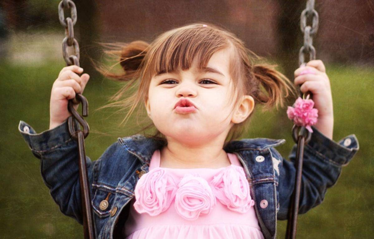 http://cdn.idntimes.com/content-images/post/20160129/cute-baby-girls-kiss-hd-wallpaper-c792b8a49995ee926948da9a77f9e40a.jpg