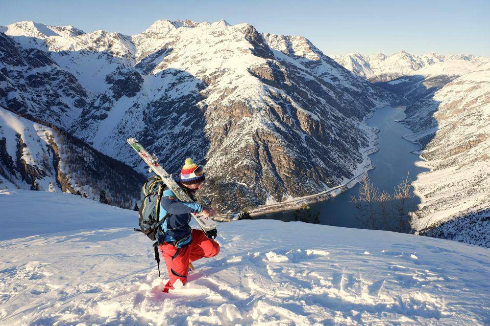 ilustrasi snowboarding (unsplash.com/Graziano De Maio)