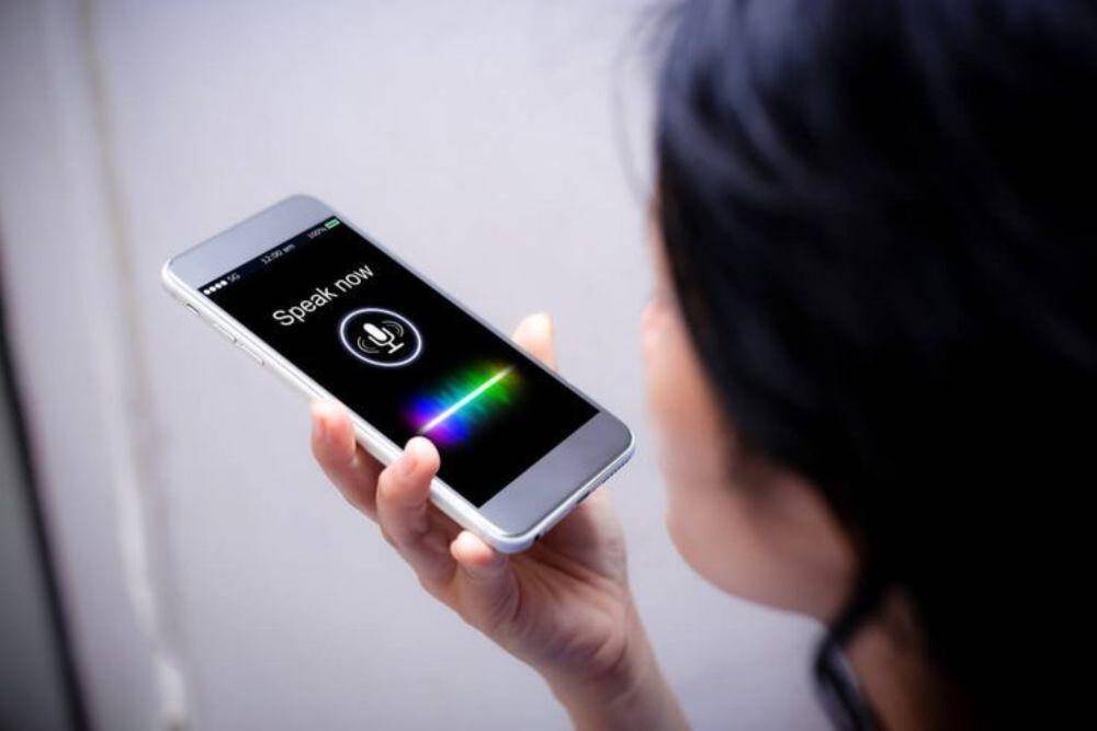 Ilustrasi AI voice to text (pinterest.com/Acme Infolabs)