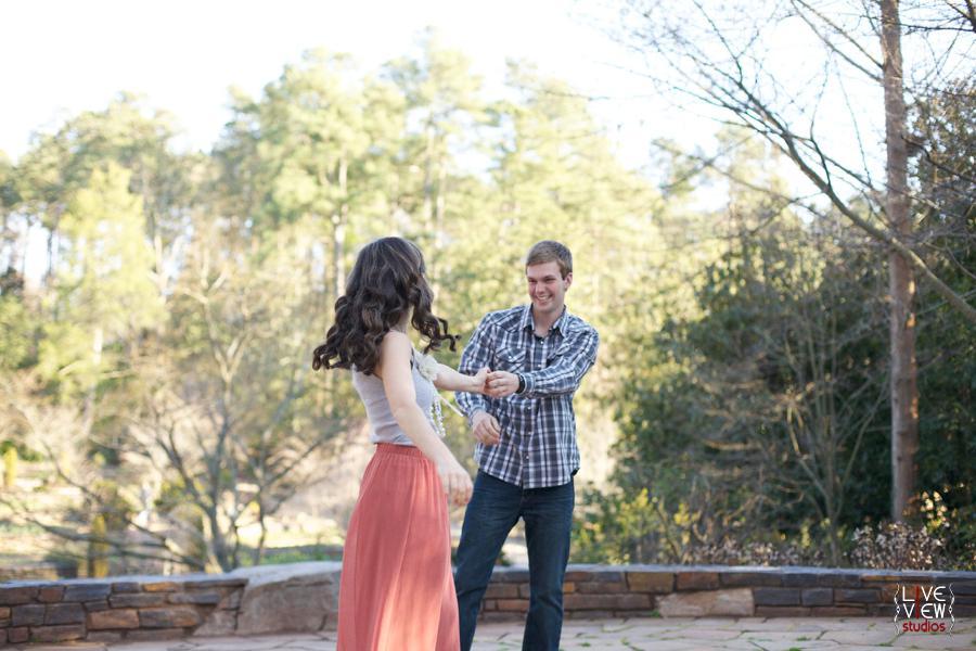 https://cdn.idntimes.com/content-images/post/20161219/duke-gardens-engagement-photography-raleigh-0028-2665b2f0aea30b906bdd503f7ae7b84e.jpg