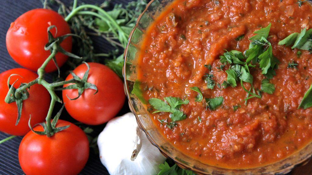 https://cdn.idntimes.com/content-images/post/20170731/easy-tomato-sauce-1024x576-dff2fa73bc2f3b12098fcc1a64c9c92b.jpg