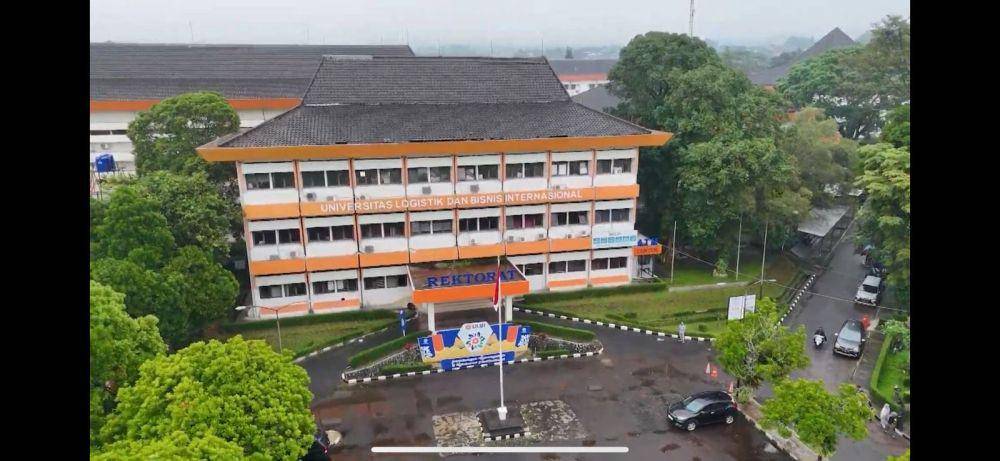 Universitas Logistik dan Bisnis Internasional (ULBI) kembali memberikan kabar baik bagi para siswa di Tanah Air. Universitas tersebut kembali membuka program Beasiswa Ikatan Dinas dan diperpanjang hingga akhir Mei 2025. (Dok. Pos Indonesia)