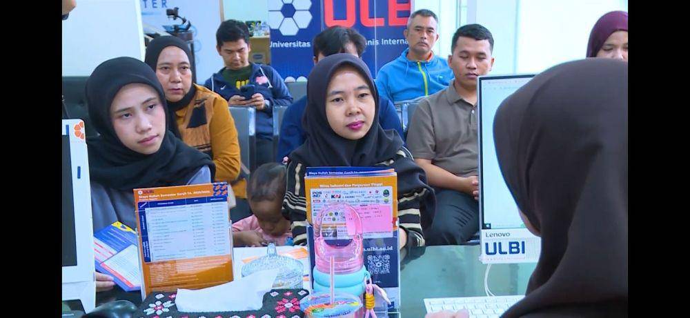 Program ini mendapatkan sambutan hangat dari para mahasiswa penerima. Nabilla Bunga Sefian, mahasiswa D3 Manajemen Pemasaran semester 5, menyebut program ini sebagai peluang emas. (Dok. Pos Indonesia)