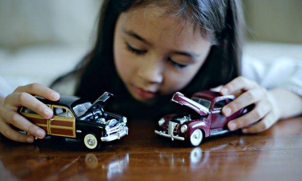 http://cdn.idntimes.com/content-images/post/20160129/girl-plays-with-toy-cars-012-d6577c60b84bc7f39f45423cd3211b31.jpg