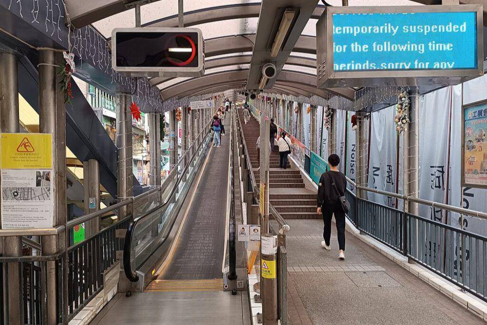 Central Mid-levels Escalator, Hong Kong (commons.wikimedia.org/ZEWIA_dumlwp_TELEAM)