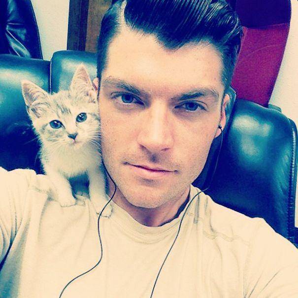 http://cdn.idntimes.com/content-images/post/20160112/hot-dudes-with-kittens-instagram-43-605-7a6db192bd700b3aa452419684de1614.jpg