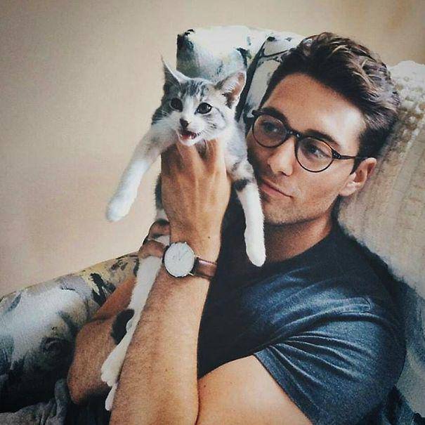 http://cdn.idntimes.com/content-images/post/20160112/hot-dudes-with-kittens-instagram-55-605-bb6a92747c89fbbcdfa0de79c29a406c.jpg