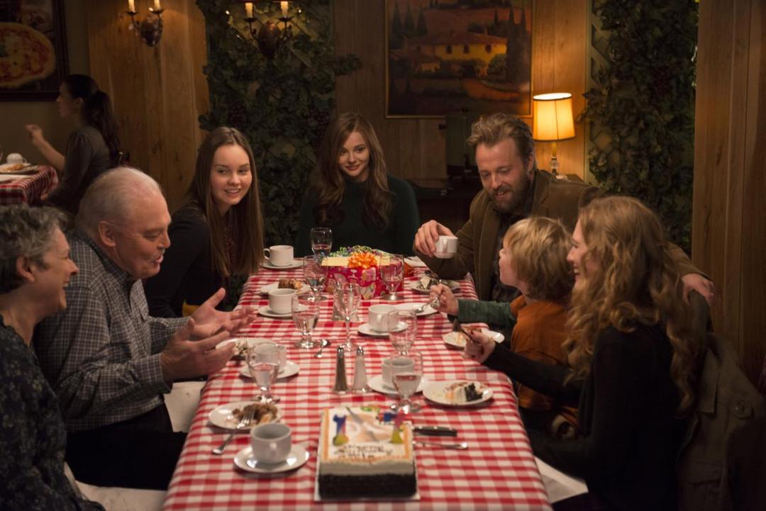 https://cdn.idntimes.com/content-images/post/20180307/if-i-stay-cast1-f242f8413f104497a0cd9c33c3b399eb.jpg