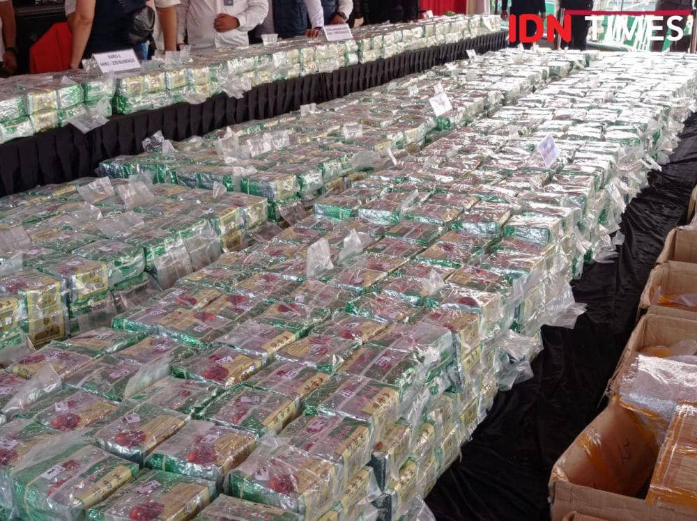 Narkotika jenis sabu seberat 2 ton yang didapatkan dari kapal MT Sea Dragon Tarawa (IDN Times/Putra Gema Pamungkas)