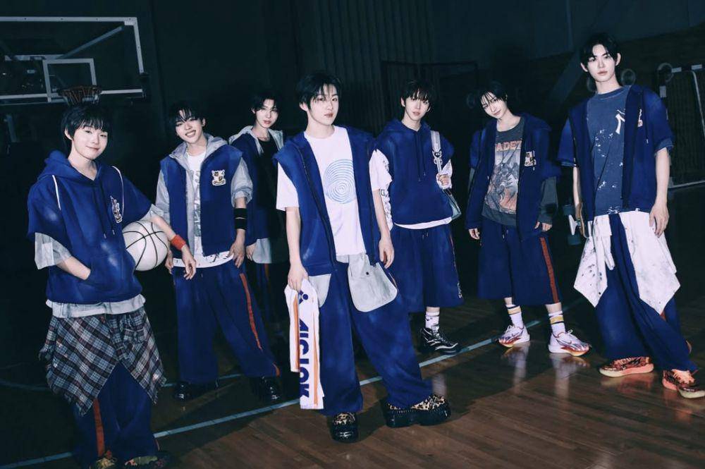 potret KickFlip di mini album Kick Out, Flip Now! (instagram.com/kickflip_jype)