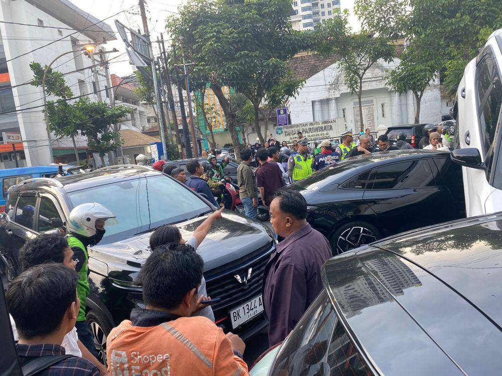 suasana saat terjadinya kecelakaan beruntun (dok.Satlantas Polrestabes Medan)