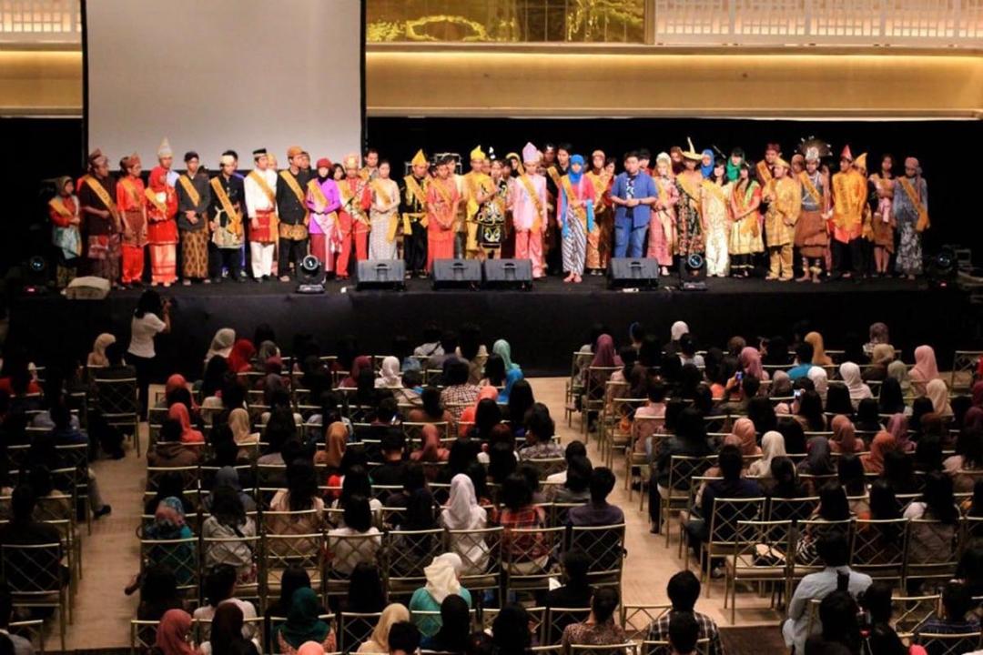 https://cdn.idntimes.com/content-images/post/20171129/indonesianyouth-conference-4-a7cf8dbf9b28bb639ea5e2dff34bc034.jpg
