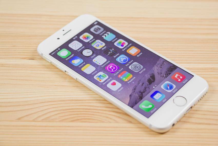 https://cdn.idntimes.com/content-images/post/20170309/iphone-6-15c8b64ce02c9c8cedb568cae38904e5.jpg