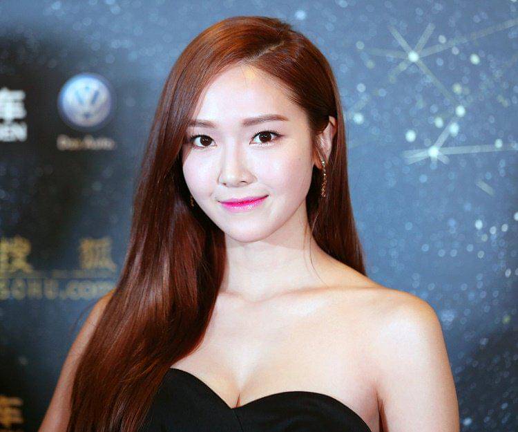 https://cdn.idntimes.com/content-images/post/20171213/jessica-jung-thefamouspeople-249bab1ce0cc3be7a53e4623d9cb570c.jpg