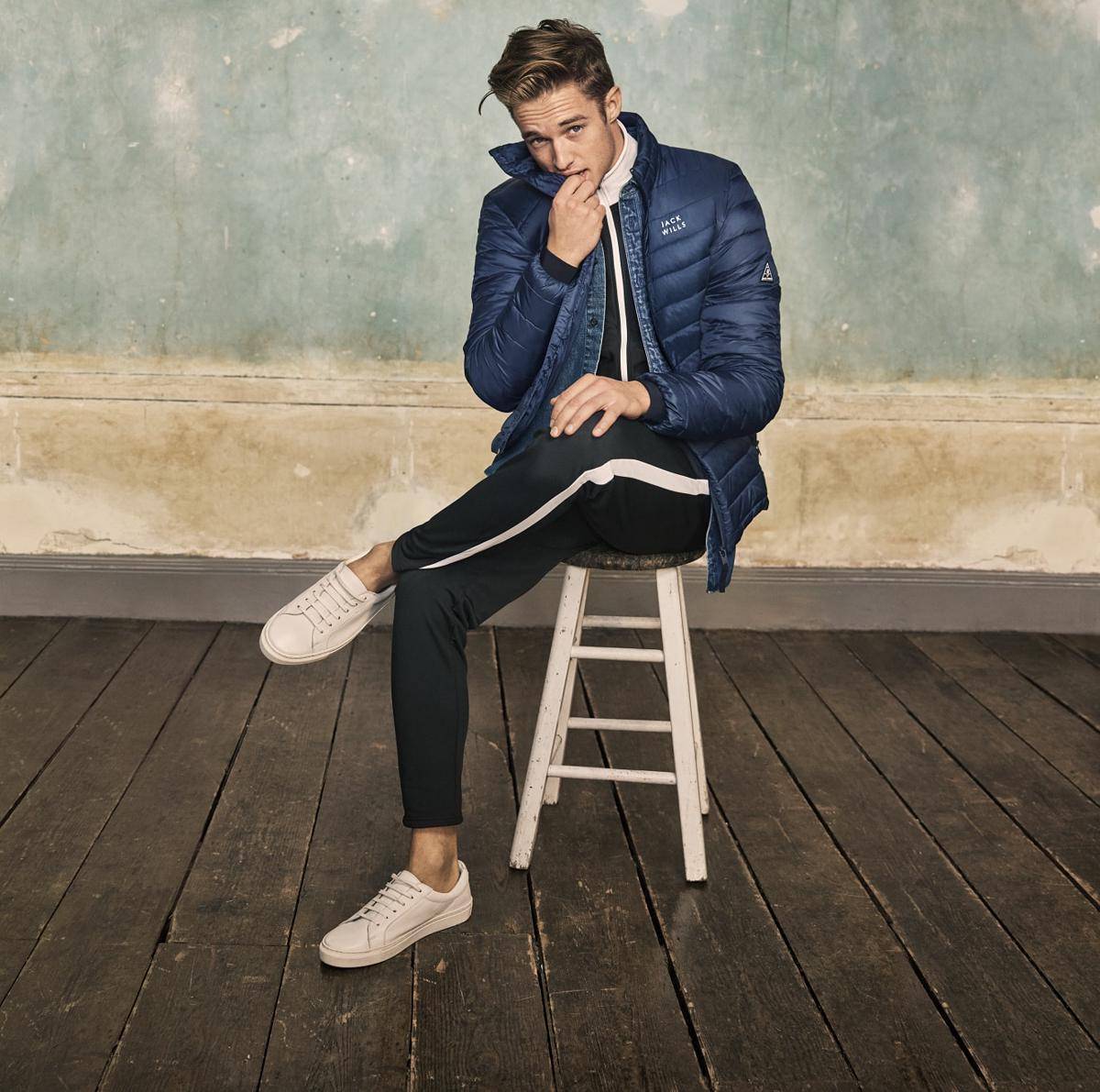 https://cdn.idntimes.com/content-images/post/20180314/jw-mw-spring-18-nevislightweightpuffer-navy-toc-campaign-single-rgb-103da5ee9bdd4475d342678c171d5e99.jpg