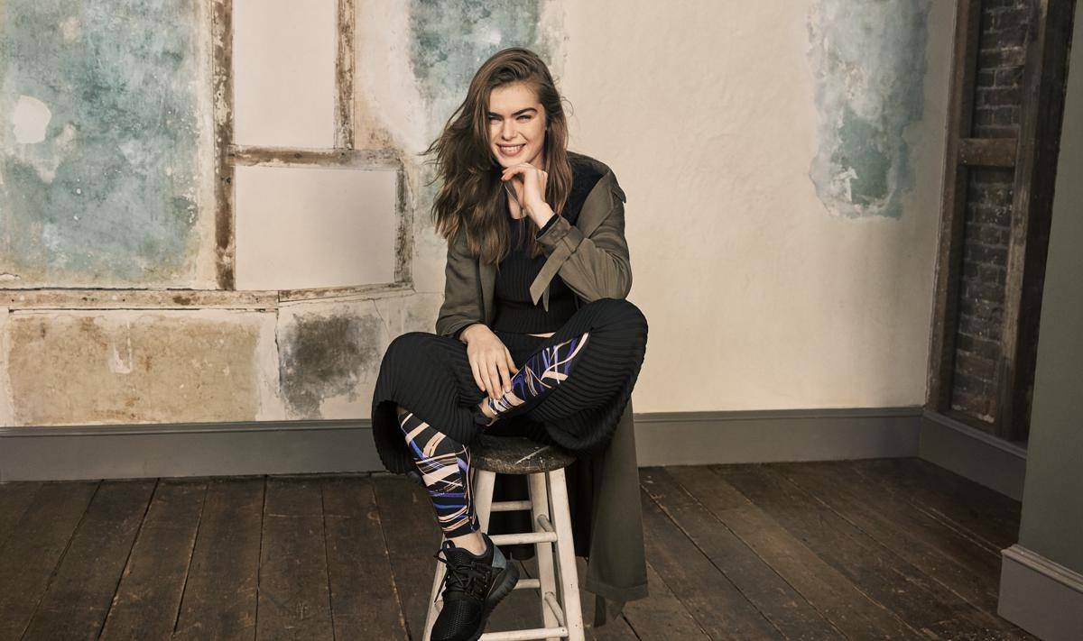 https://cdn.idntimes.com/content-images/post/20180314/jw-ww-spring-18-carlissdrapedtrench-olive-toc-campaign-single-rgb-f0b03505584140af723d7e0e90e54c9b.jpg