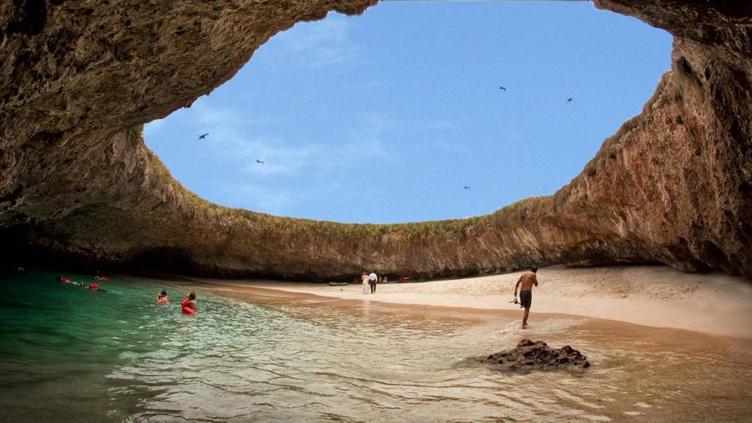 https://cdn.idntimes.com/content-images/post/20170311/las-marietas-islands-e8342405c754f787dc0028ca85e82021.jpg