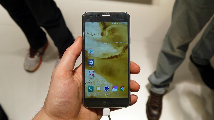https://cdn.idntimes.com/content-images/post/20170529/lg-x-cam-7152f60679133ba3f0a2c1281eed4e0d.jpg