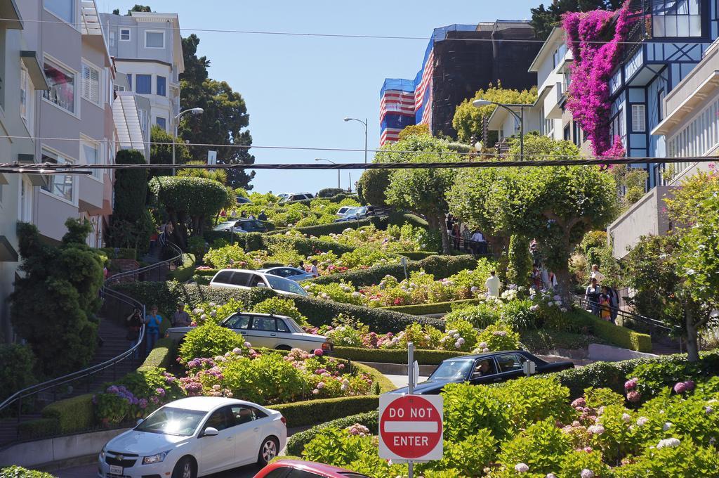 https://cdn.idntimes.com/content-images/post/20180225/lombard-street-d3a7c43175cfe34cbacc6bedc3fb2f63.jpg