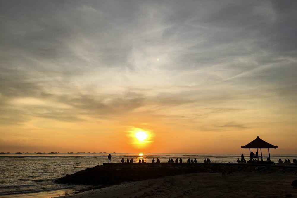 pemandangan sunrise salah satu pantai di Sanur (dok.pribadi/Natalia Indah)