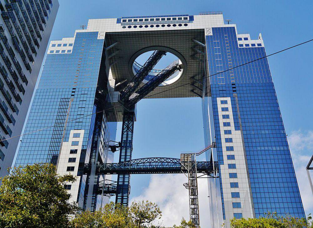 Umeda Sky Building, Jepang (commons.wikimedia.org/Zairon)