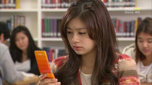 https://cdn.idntimes.com/content-images/post/20170605/playfulkiss-6ab39cb22f2b9aaa0d408cad82cedf8a.jpg