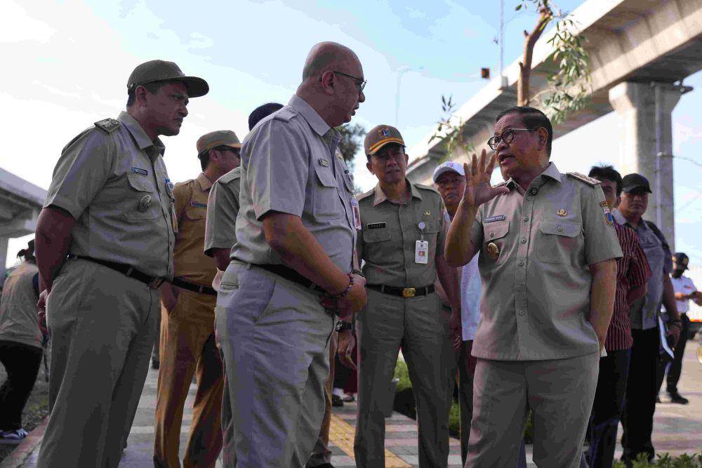 Gubernur DKI Jakarta Pramono Anung, tanam ratusan pohon di Cakung, Selasa (27/5/2025) (Dok.Pemprov DKI Jakarta)