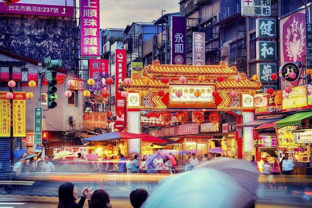 https://cdn.idntimes.com/content-images/post/20180103/raohe-street-night-market-taipei-taiwan-72a484c32bffb158aab89e1eeb7c1fd0.jpg