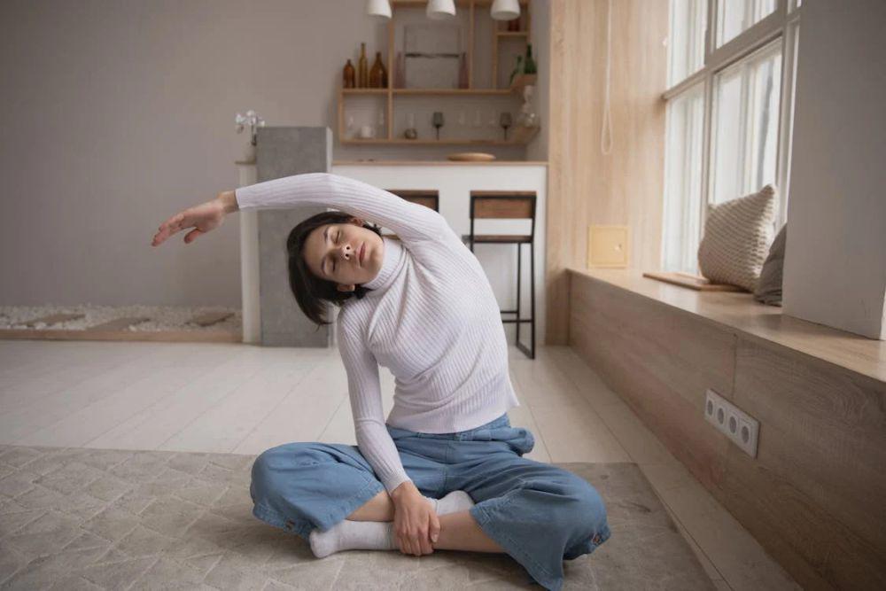ilustrasi stretching (pexels.com/KATRIN BOLOVTSOVA)