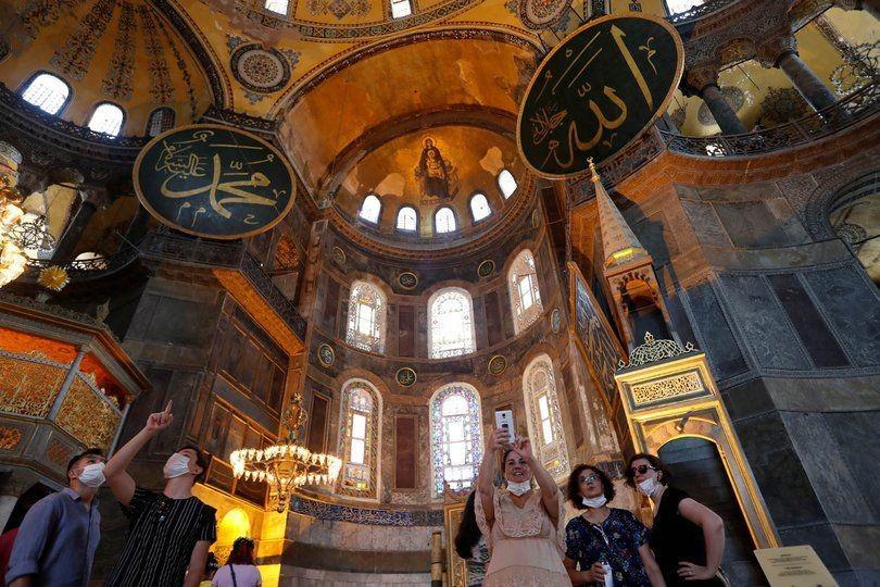 https://cdn.idntimes.com/content-images/post/20200725/rsz-antarafoto-turkey-hagiasophia-visit-23072020-1005347d4797b718ec662d4fcb497140.jpg