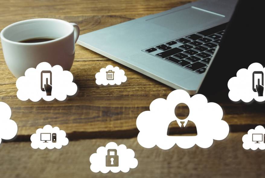 ilustrasi cloud storage (freepik.com/creativeart)