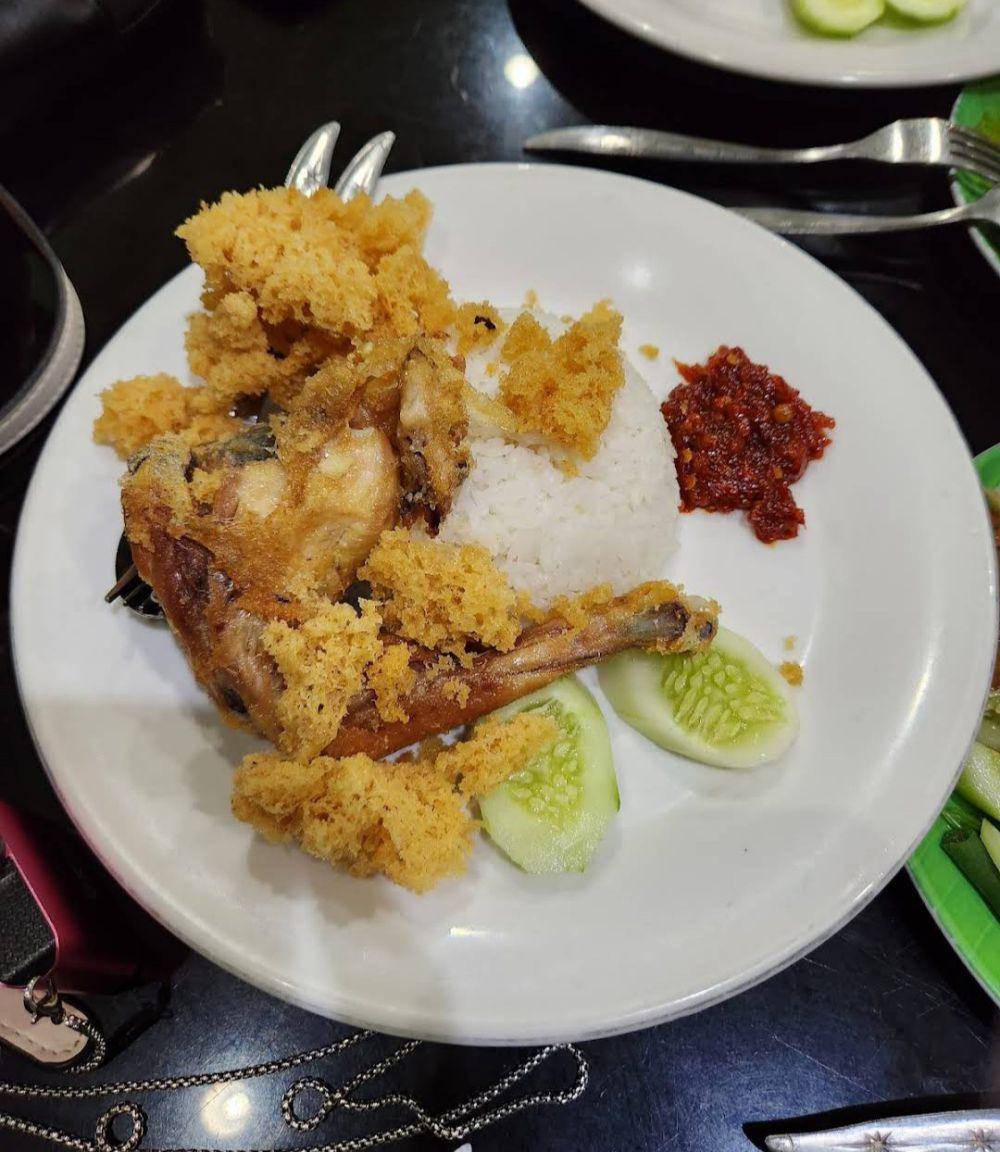 potret Ayam Goreng Mbok Berek Ny. Astuti - Kreo (google.com/maps/Shinta Rizmon)