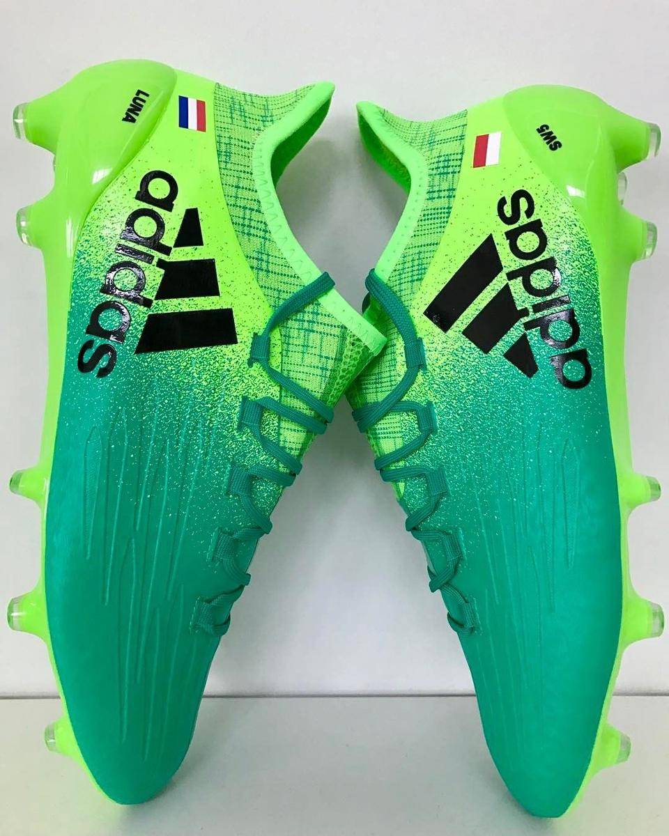 http://cdn.idntimes.com/content-images/community/2017/10/sepatu-adidas-19db025119f7ce620b6d7fdf27e3b4f6.jpg