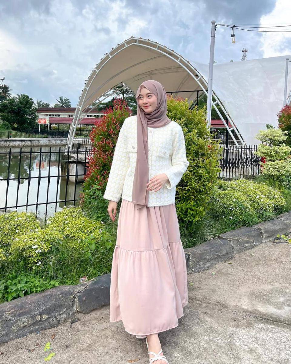 Dinda Halim (instagram.com/dindarizkyrmd)