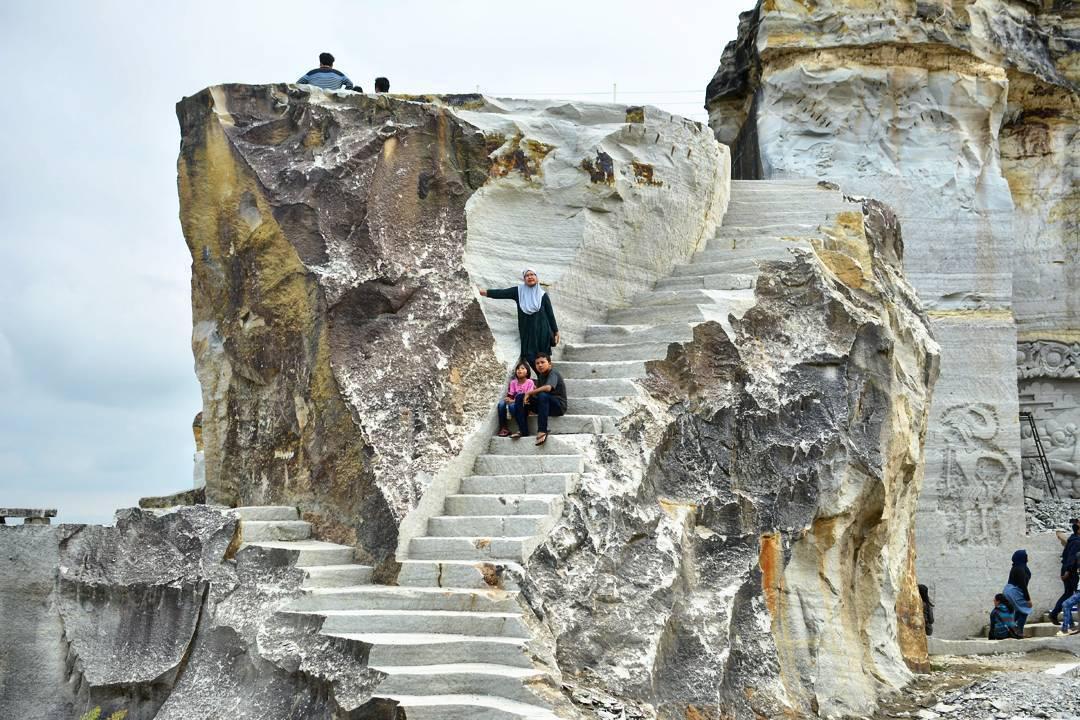 https://cdn.idntimes.com/content-images/post/20171222/tebing-breksi-yogyakarta-33f436fab9dacc0522fd2ec1ff8a99e5.jpg