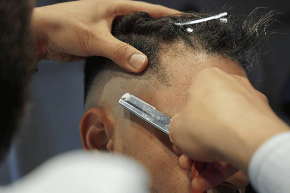 7 Tips Penting Potong Rambut Jelang Wisuda untuk Pria, Tampil Kece!
