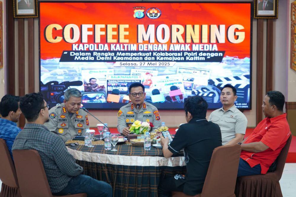 Kapolda Kaltim, Irjen Pol Endar Priantoro buka suara soal perkembangan kasus pembunuhan di Muara Kate pada acara coffee morning bersama jurnalis, Selasa (27/5/2025). (Dok. Humas Polda Kaltim)