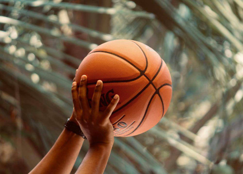 Bola basket (unsplash.com/Abhay siby Mathew)