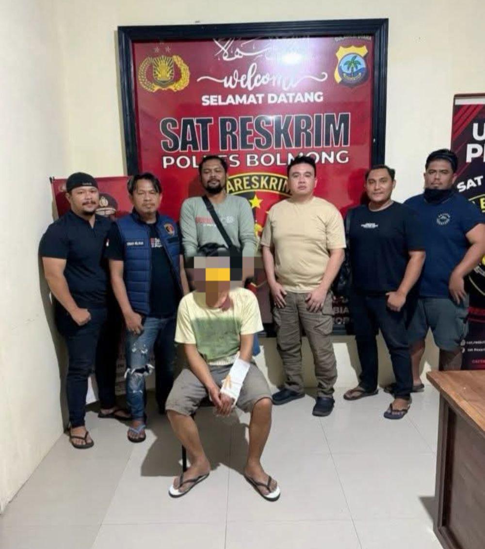 Pelaku penikaman di PETI Toraot, Stenli Mokalu (47), saat ditangkap Polres Bolmong. Dok. Polres Bolmong