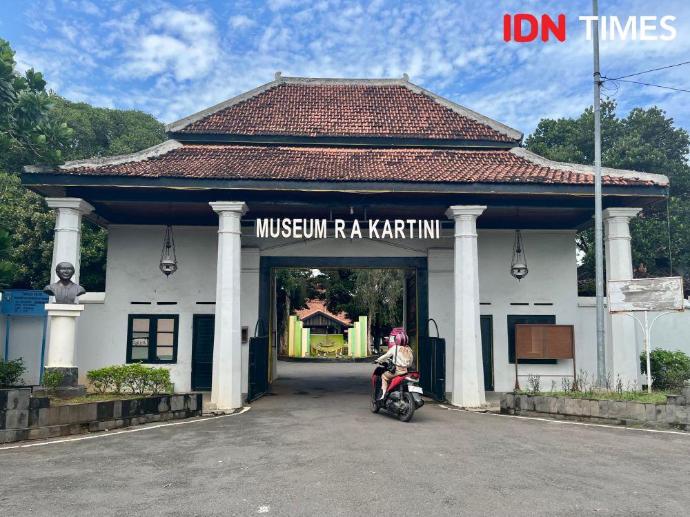 Suasana di depan museum RA Kartini, Rembang. (IDN Times/Dhana Kencana)